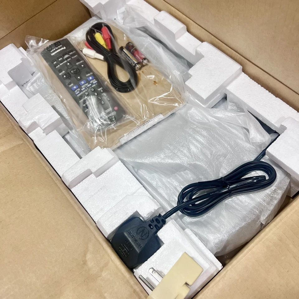 NUEVO Panasonic DVD-S33 DVD/CD Reproductor DIVX y MPEG4 Reproducción CAJA ABIERTA/UNIDAD SELLADA Foto 2 de 4