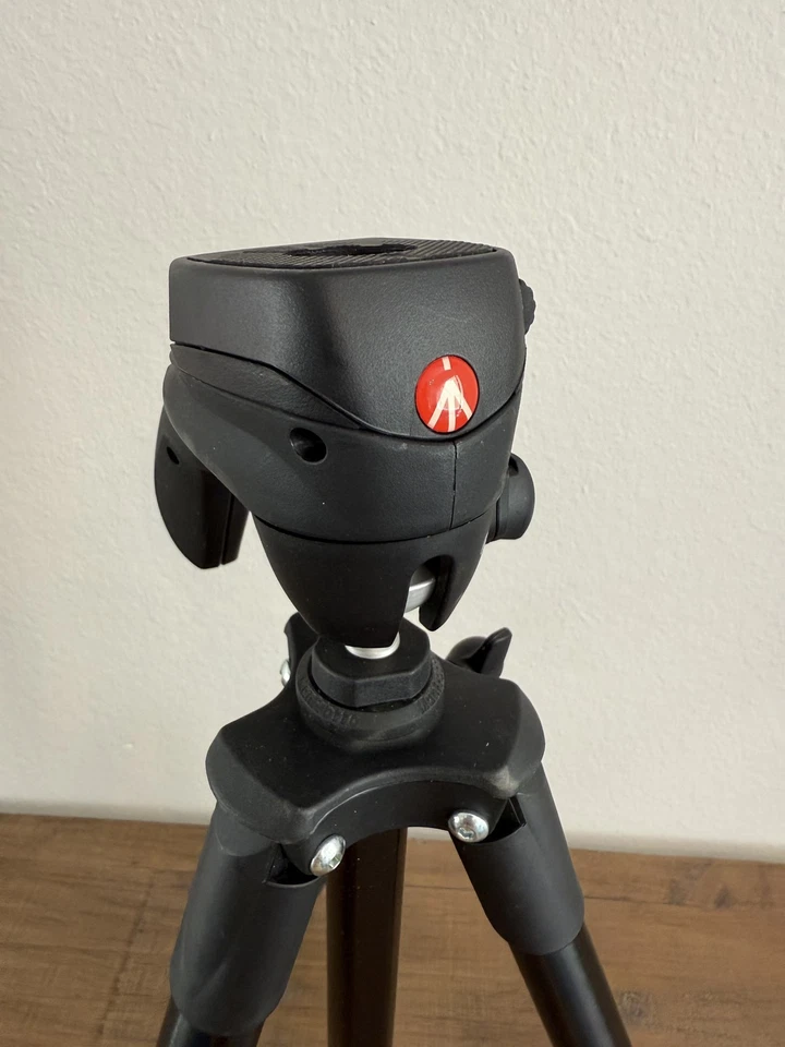 Manfrotto Tripod Pan Tilt Head Adjustable 55in Tall with Carry Bag Included - Image 3 of 4