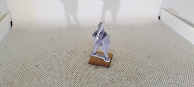 28mm ME: Wood Elf Swordsmen w/ Shield - Type 16