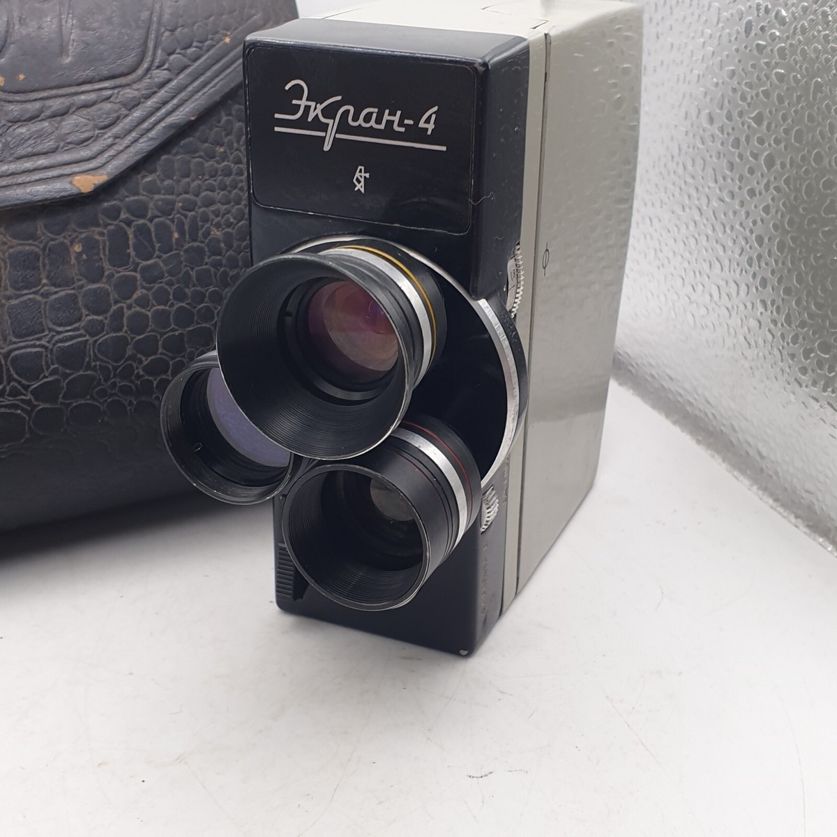 Vidéo Stock Vintage 8mm film movie camera rotating on black background