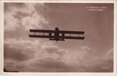 PC FLUGZEUG DER GOLDENE STRAHL IN DEN WOLKEN LUFTFAHRT (A24604)