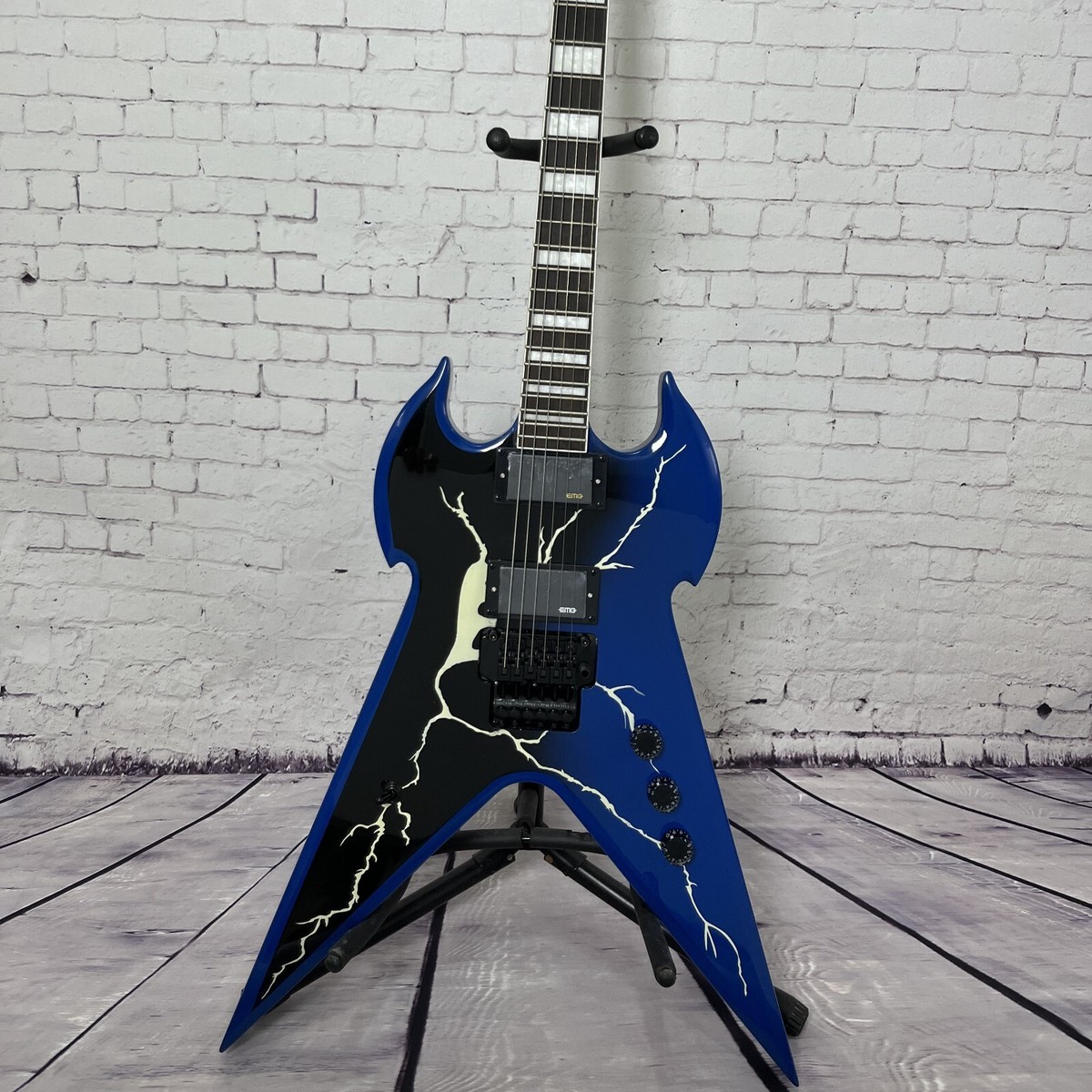 factory custom electric guitar Wylde Audio lightning top tremolo