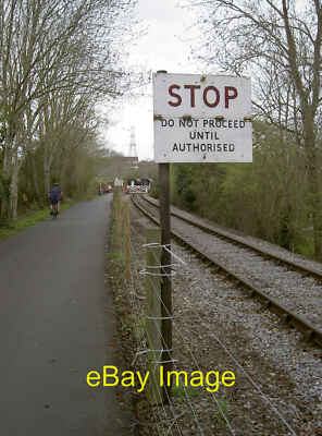 Foto 6x4 Nicht weiterfahren bis autorisiert Keynsham ein altes Eisenbahnschild auf c2017