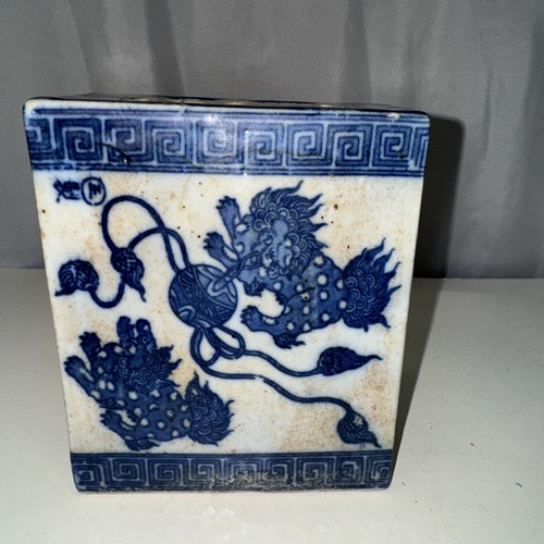 ANTIQUE 19th C CHINESE QING BLUE WHITE PORCELAIN FOO DOG OPIUM PILLOW VASE - Picture 4 of 14