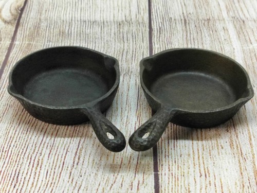 (2)Unbranded VTG Antique Hammered Cast Iron Miniature Skillet's-Salesman Sample? - Picture 2 of 11