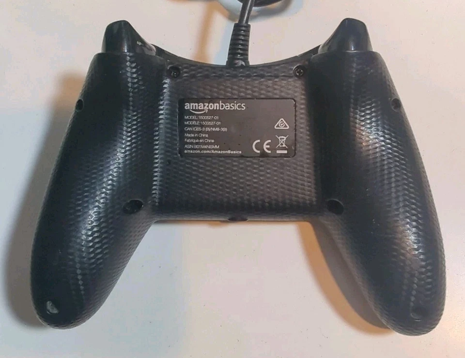XBox One - Amazon Basics Wired Controller - Black - No Dongle - Image 2 of 3
