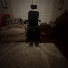 Quantum J4 Wheelchair Power Chair with Power Cord Excellent Condition