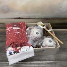 PEANUTS x Williams Sonoma Hot Chocolate Gift Crate Mugs Spatula Towels Read