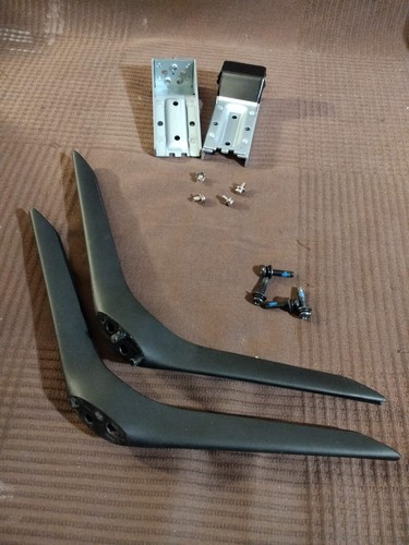 Standfüße Ständer von SAMSUNG GU65AU6979U Fernseher mit Schrauben und Oberteile