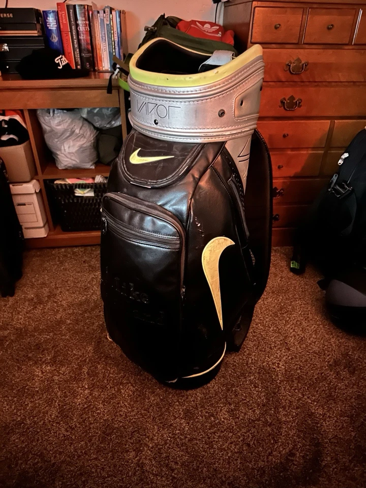 Nike Vapor RZN Staff Golf Bag with Rain Hood - Image 2 of 4