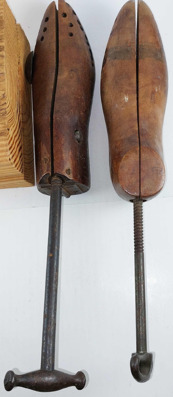 MEN & LADIES WOOD CEDAR SHOE TREES KEEPERS STRETCHERS - YOU PICK!
