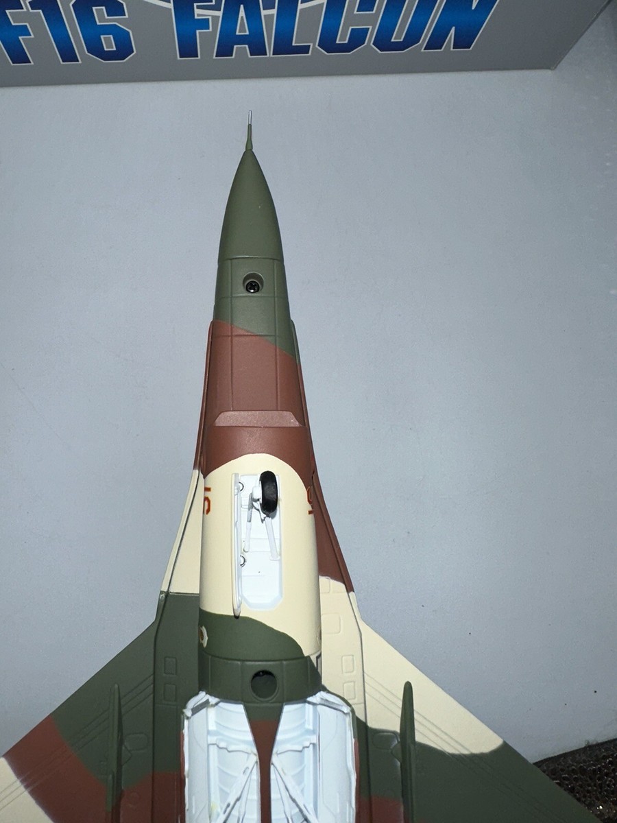 希少　1/48　COLLECTION ARMOUR F-16ファルコン s-l400.jpg