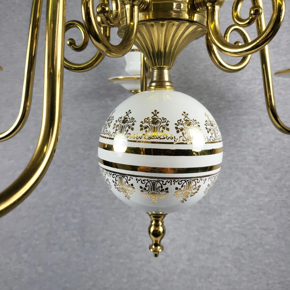 Lámpara de araña vintage Thomas Industries porcelana latón dorado y blanco de 5 brazos MCM Foto 3 de 4