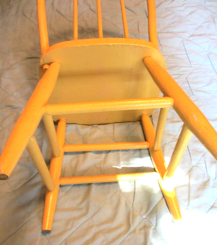 Child's Winsor Wooden Chair 24" Antique, early 1900s, Painted Yellow in 1990s - Picture 4 of 6