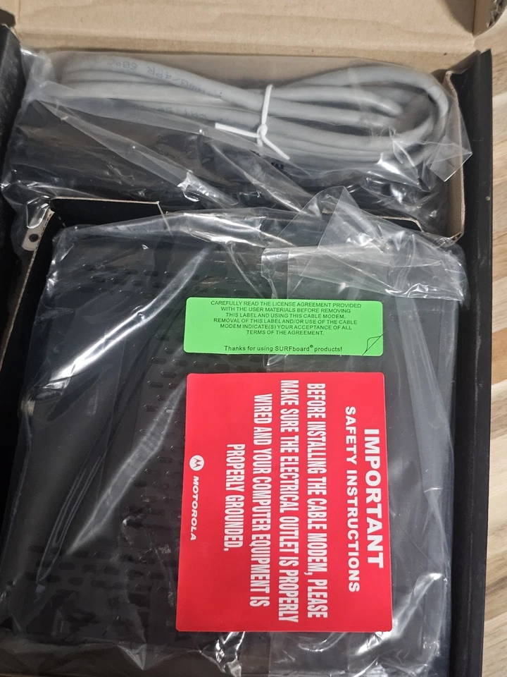 Motorola SURFboard eXtreme Cable Modem (Black) - Image 2 of 4