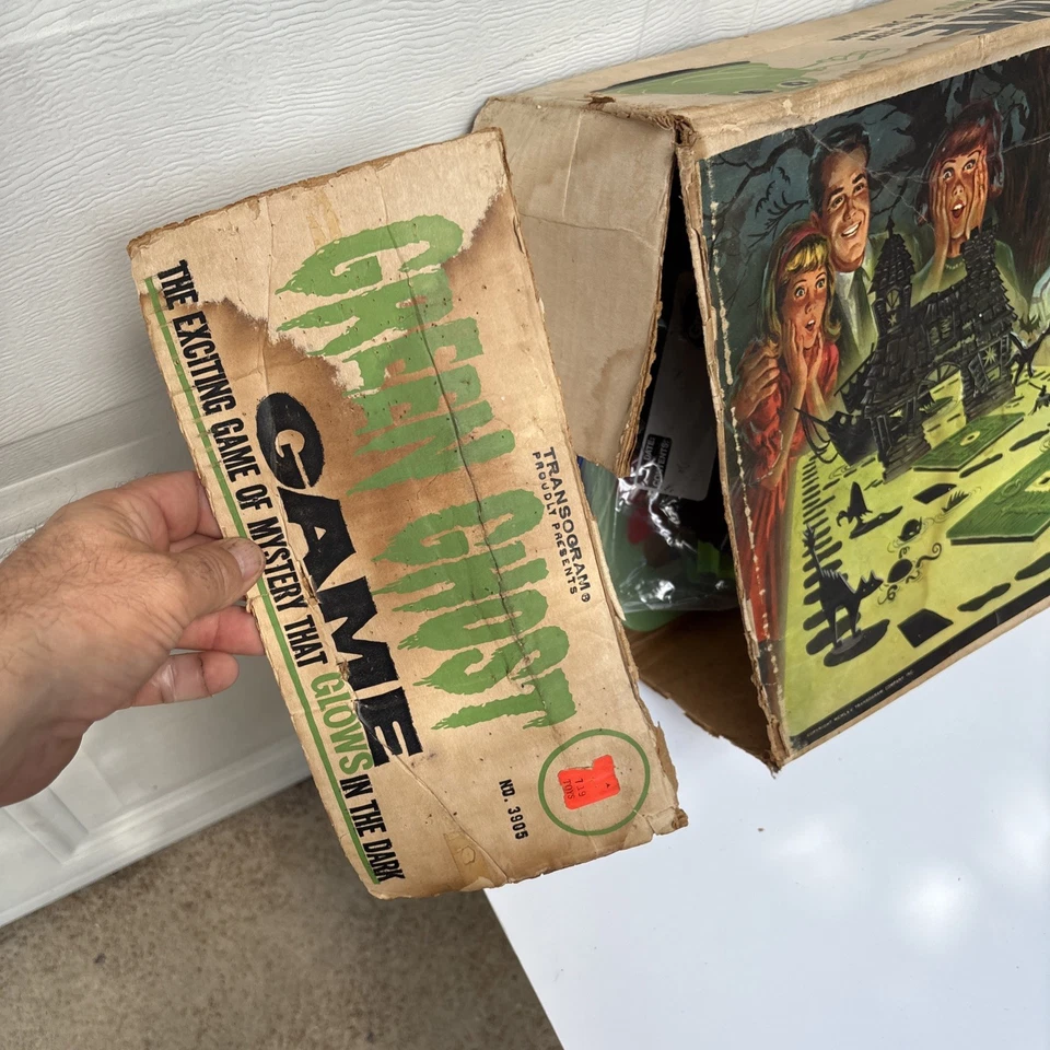 VINTAGE GREEN GHOST BOARD GAME 1965 TRANSOGRAM INCOMPLETE GLOW IN THE DARK AS IS - Image 3 of 4