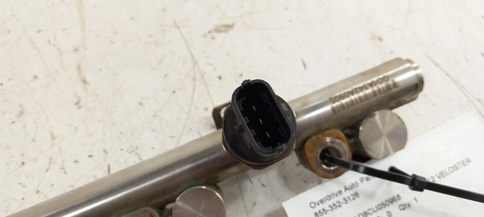 Barra de montaje de inyector de inyección de riel de combustible Hyundai Veloster 2012 2013 2014 Foto 2 de 4