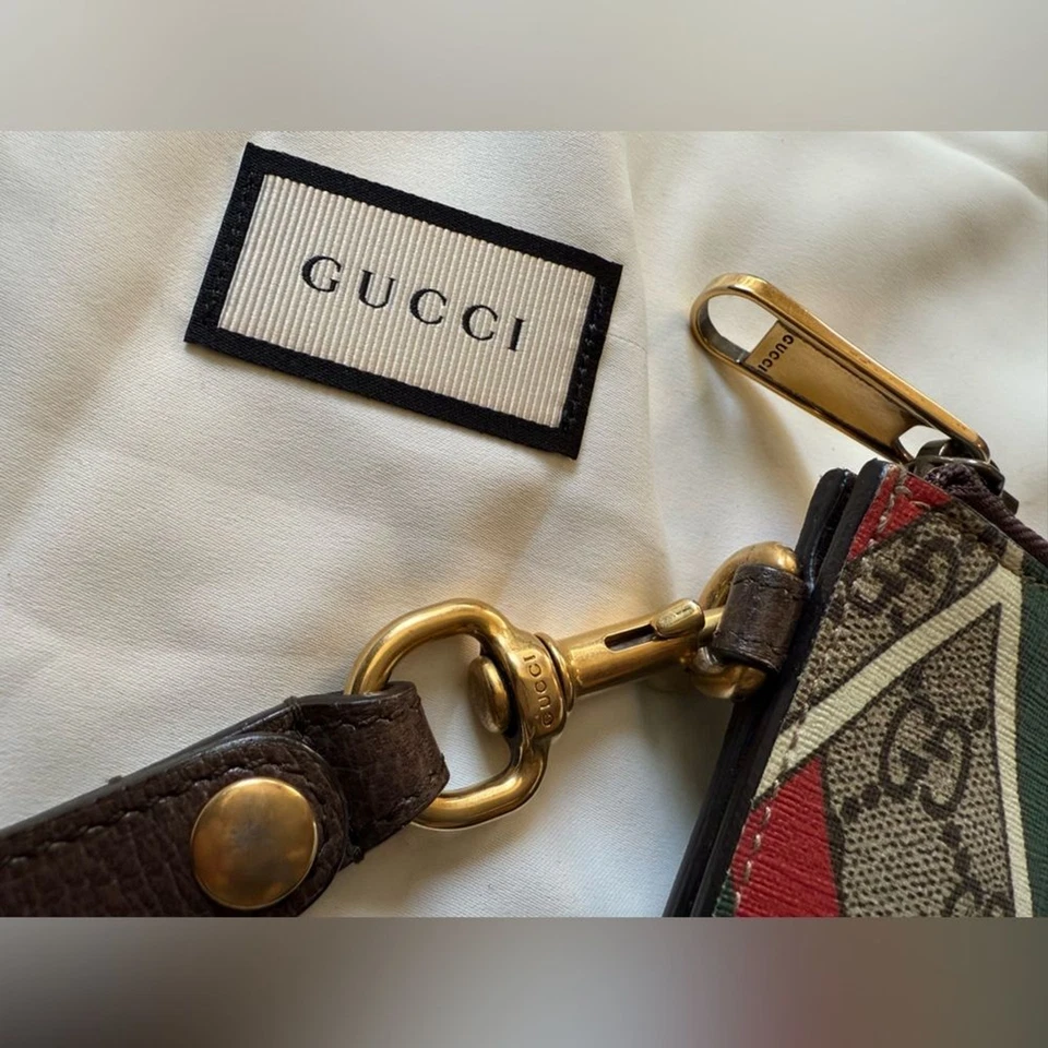 Bolso sin asas Gucci GG Supreme Chevron UNISEX Foto 3 de 4