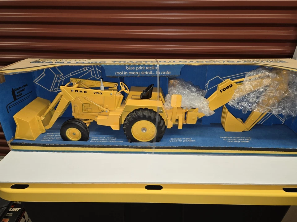 复古 1974 Ertl #820 巨型福特装载机和反铲全新 — 第 3/4 张图片