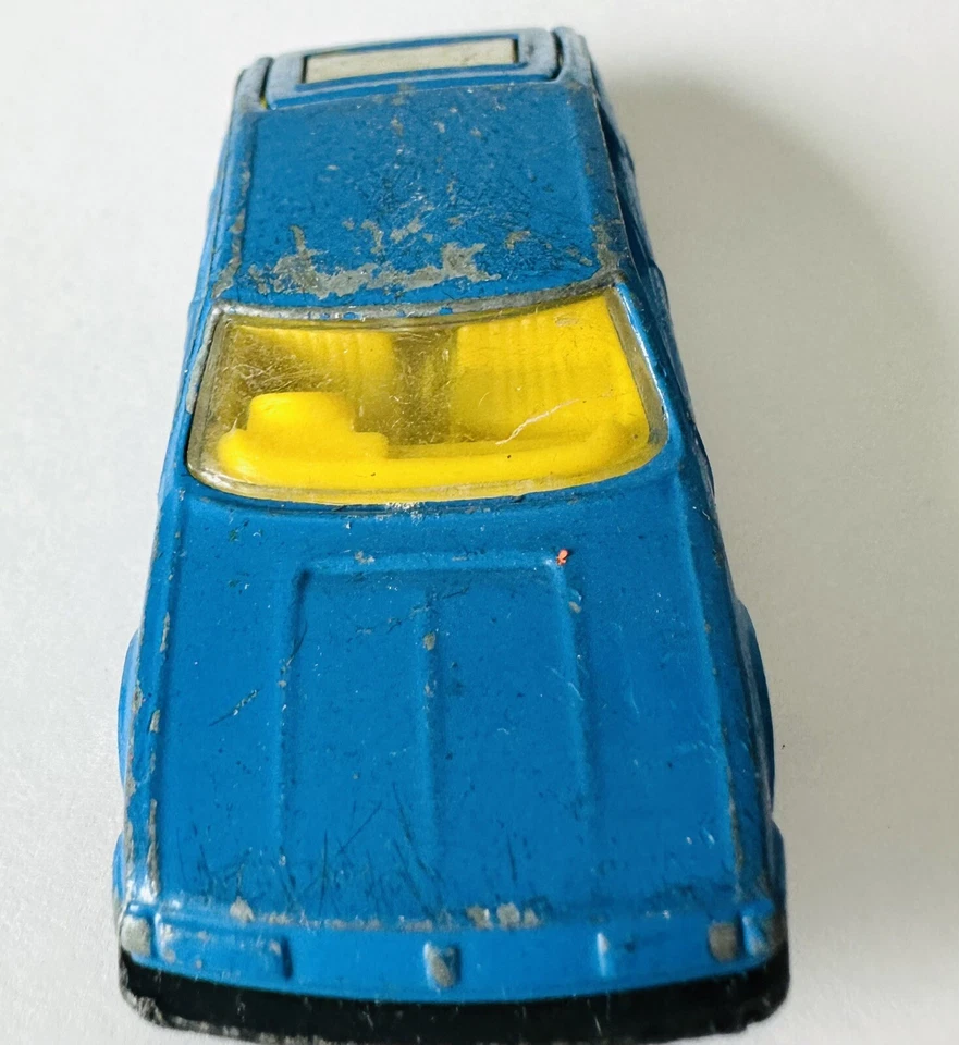 1980s Corgi Rover 3500, Made in Great Britain Blue w Yellow Interior 1/64 Scale - Image 3 of 4