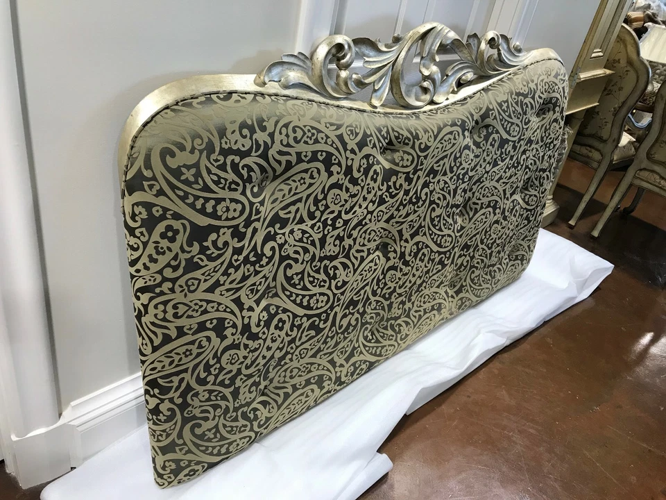 Cabecero King tallado a mano Christopher Guy Foto 2 de 4