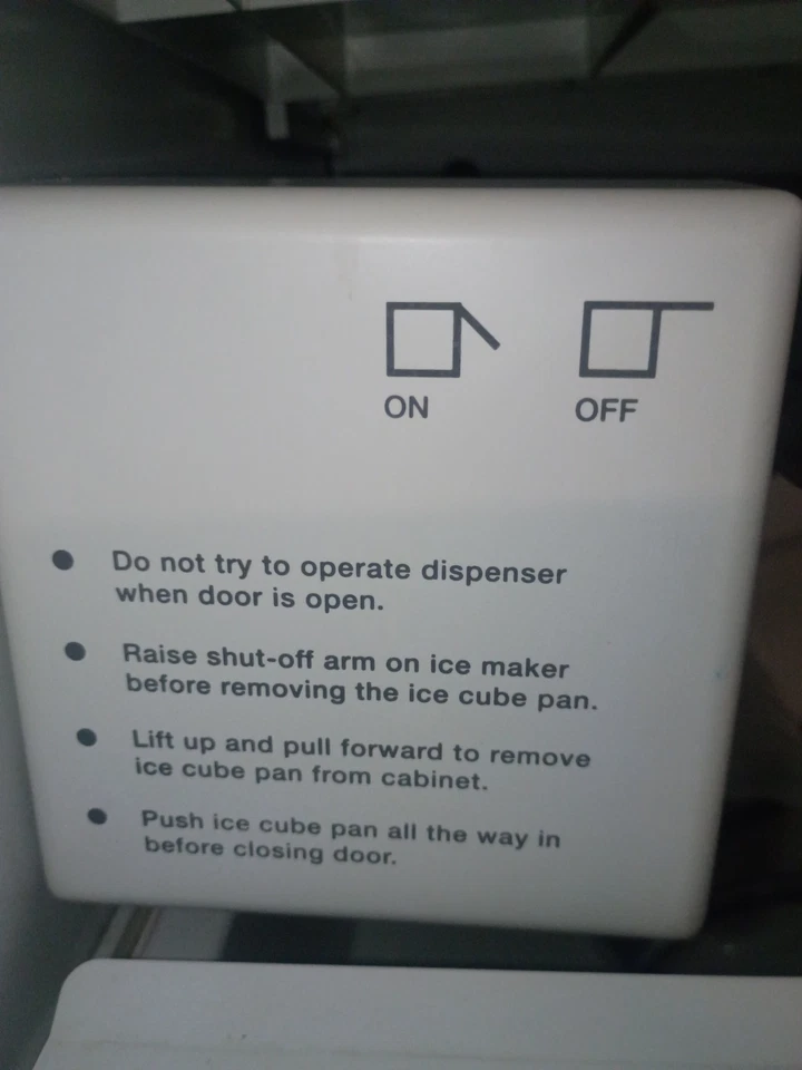 Máquina de hielo para refrigerador Kenmore Foto 2 de 2