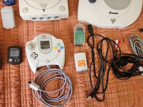 Sega Dreamcast Console HKT 3020 3 controllers, 3 Rumble Packs, Arcade Stick, VMU