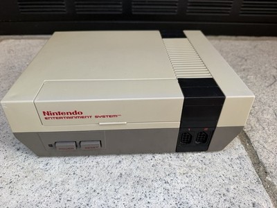 Nintendo NES-001 Console Only Powers On Blinking Red Light For Parts Repair