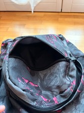 Invicta Zaino scuola nero/grigio fantasia rosa, tasca zip e tasche rete