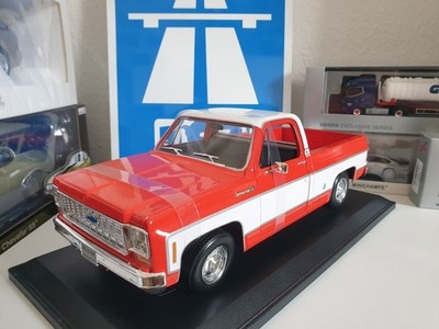 Chevrolet C-10 Pick Up Cheyenne Super 1974 Red  1:18 31467 RD MAISTO