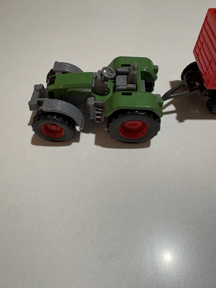 SIKU FENDT Favorit 926 Tractor Green With 2 Axle Tráiler Vario SIKU 0858 2898 - Image 2 of 4