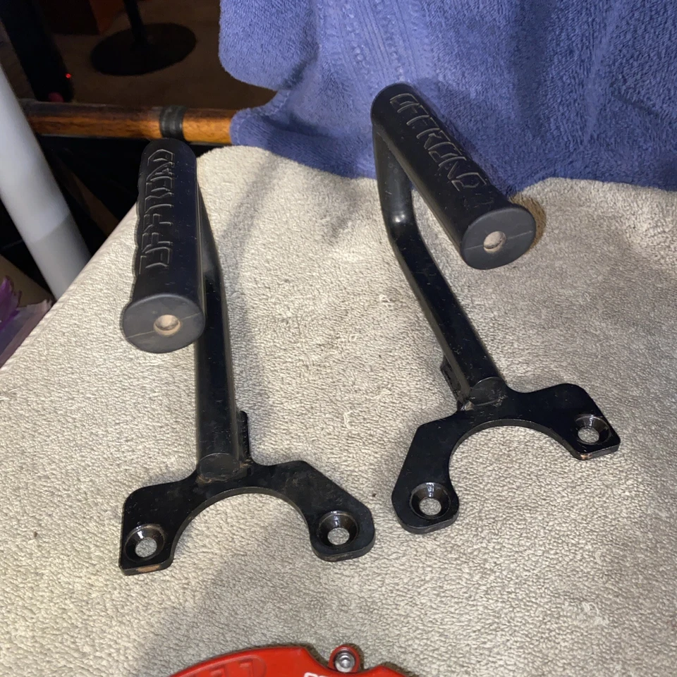 Jeep Wrangler (2) Interior Grab Handles/(2) 3” & (2) 7” LED Off Road Lights-Used - Image 2 of 4