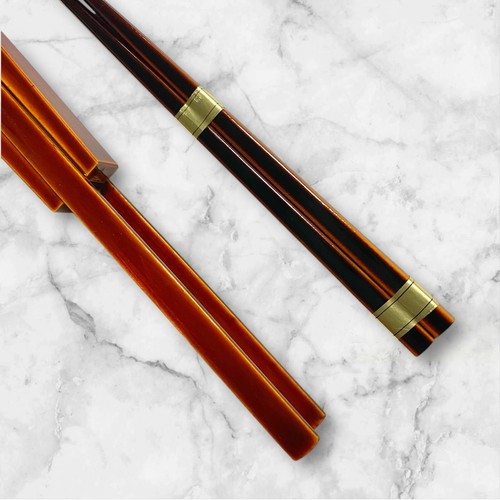 Palillos lacados Shunkei Z0035 y estuche en forma de abanico – Elegante conjunto japonés - Imagen 4 de 7
