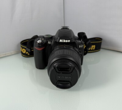 Nikon D D40 6.1MP Digital SLR DSLR Camera w/ AF-S DX 18-55mm Lens *NO BATTERY*