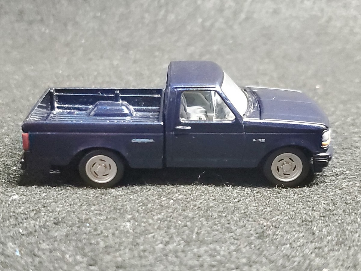Johnny Lightning Ertl Collectibles 1993 Ford F-150 SVT Lightning