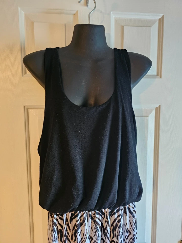 Vestido maxi feminino New Directions estampa preto e branco sem mangas tamanho GG - Imagem 2 de 4