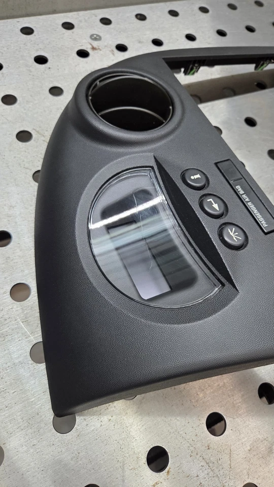 2004-2008 Pontiac Grand Prix Dash Radio Bezel Trim 3 Button 147962 miles - Image 3 of 4