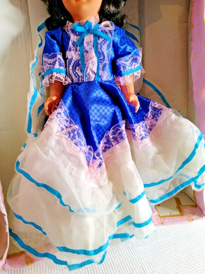 Bambola vintage anni 50/60 in celluloide altezza 75 cm. con cappellino  - Immagine 2 di 4