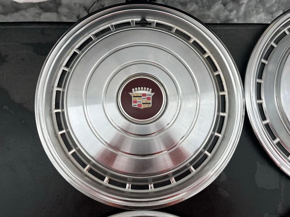 Genuine 1978 Cadillac Deville Fleetwood metal hubcaps wheel covers nice. - Image 2 of 4