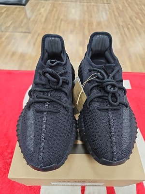 adidas Yeezy Boost 350 V2 