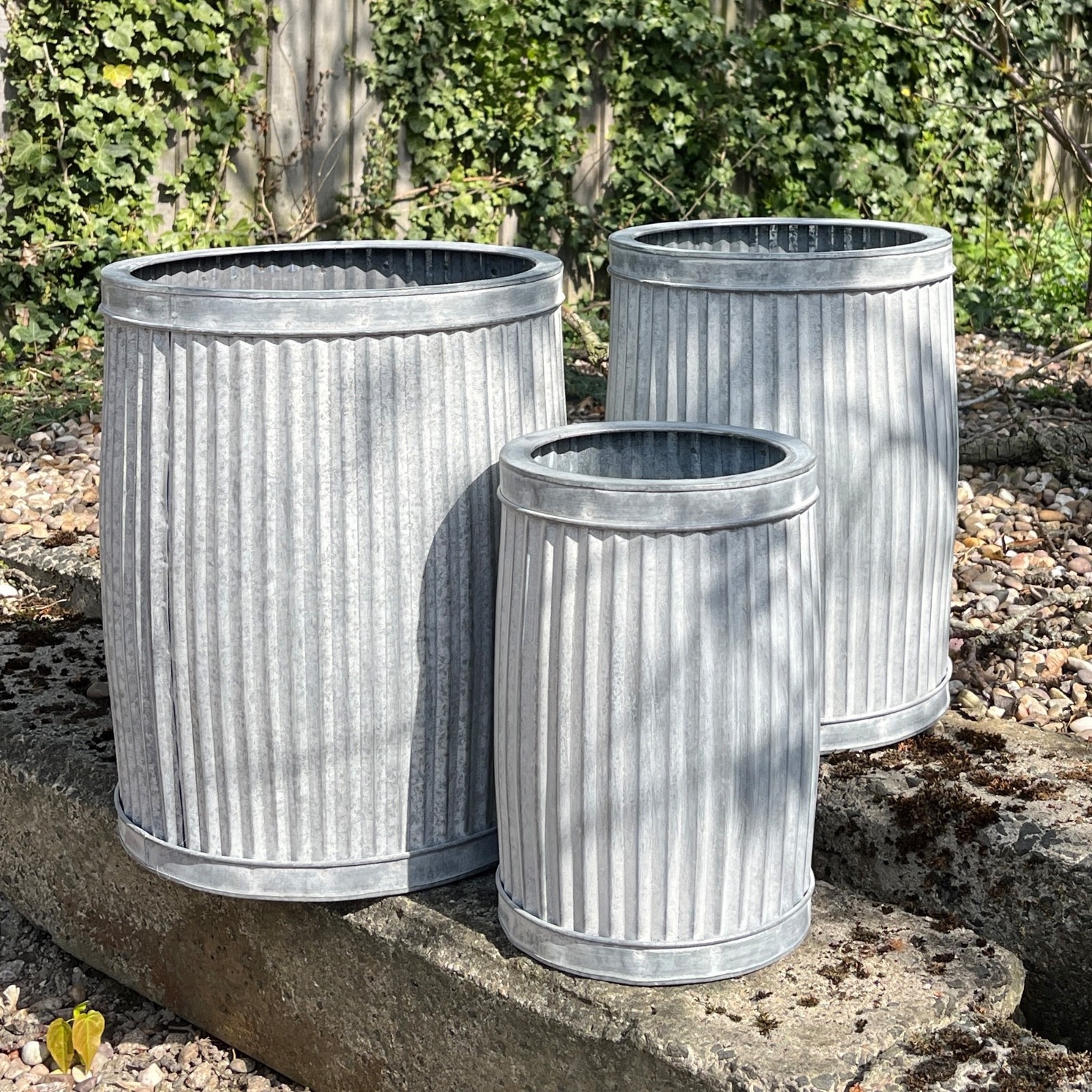 Large Garden Planters Set of 3 Outdoor Plant Pots Vintage Barrel Tubs Decoration