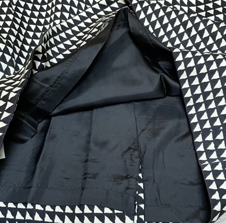 Women’s Louis Féraud Skirt - Euc - 100% Wool Size 12 Geometric Print - Image 4 of 4