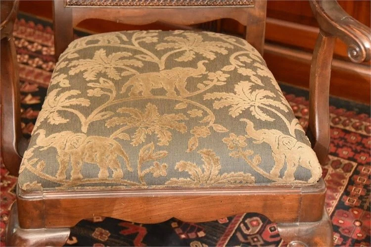 Dos (2) sillas con respaldo de caña de caoba de Robb And Stuckey Foto 3 de 4