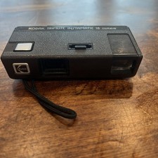 Vintage Kodak Trimlite Instamatic 18 Compact 110 Film Fixed. Camera Black.