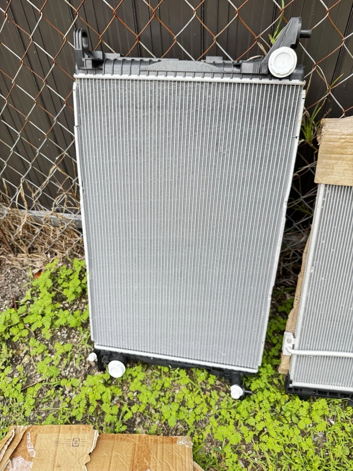 Kit de refrigeración radiador y condensador de aire acondicionado Volkswagen Passat 2012-2013-2014 Passat Foto 2 de 3