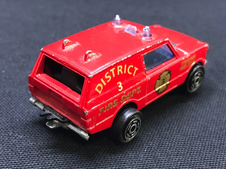 Majorette Range Rover Fire Vehicle Collectable Scale 1:60 (Damage rear axle) - Image 4 of 4