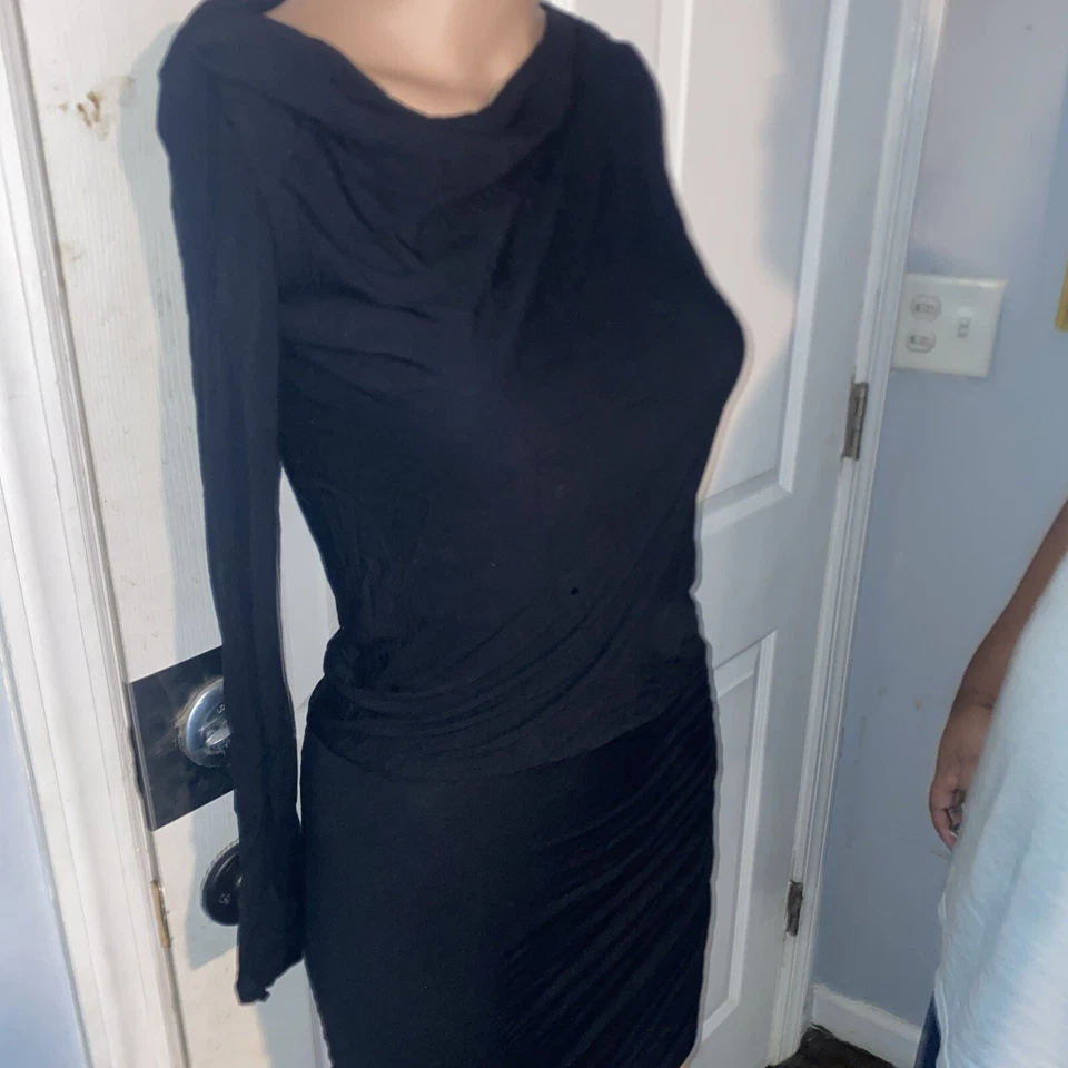 Vestido drapeado Theory negro manga larga cuello capucha talla pequeña Foto 4 de 4