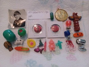 VINTAGE GUMBALL/VENDING LOT OF 23 CHARMS/TOYS
