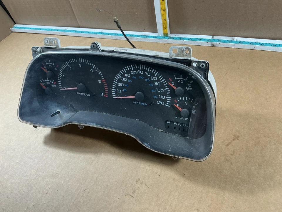 1998 Dodge Ram 1500 Speedometer Instrument Cluster OEM - Image 4 of 4