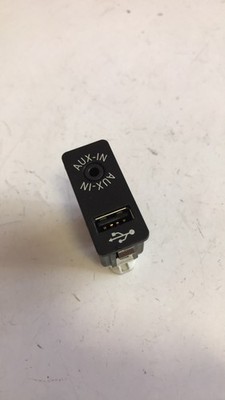 BMW 7 F01, F02 Auxiliary Music Player Connectors 9237654